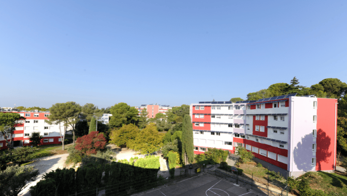 Vue d'ensemble de la Cité U' Colombière située à Montpellier.