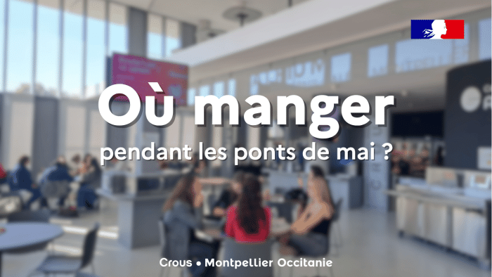 étudiants qui mangent dans la cafet atrium